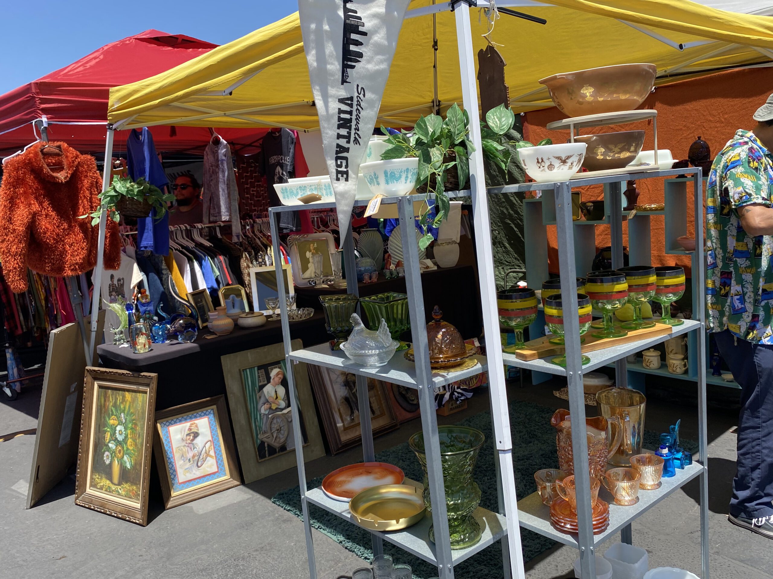 Los Feliz Flea Sidewalk Vintage