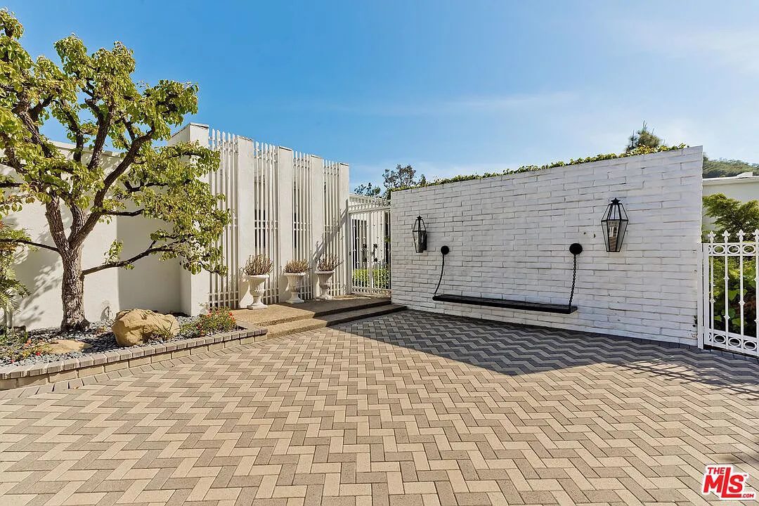 2296 Betty Lane Beverly Hills 2