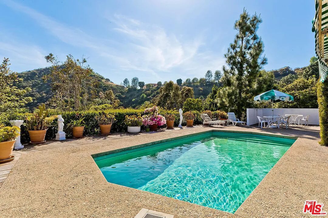 2296 Betty Lane Beverly Hills 9