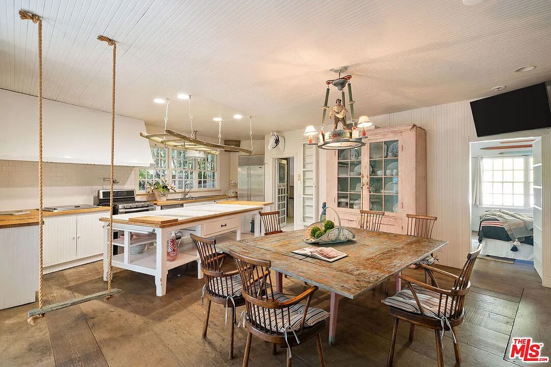 2020 Coldwater Canyon Drive 3