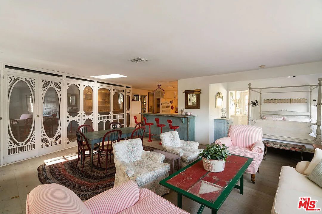 2020 Coldwater Canyon Drive 6