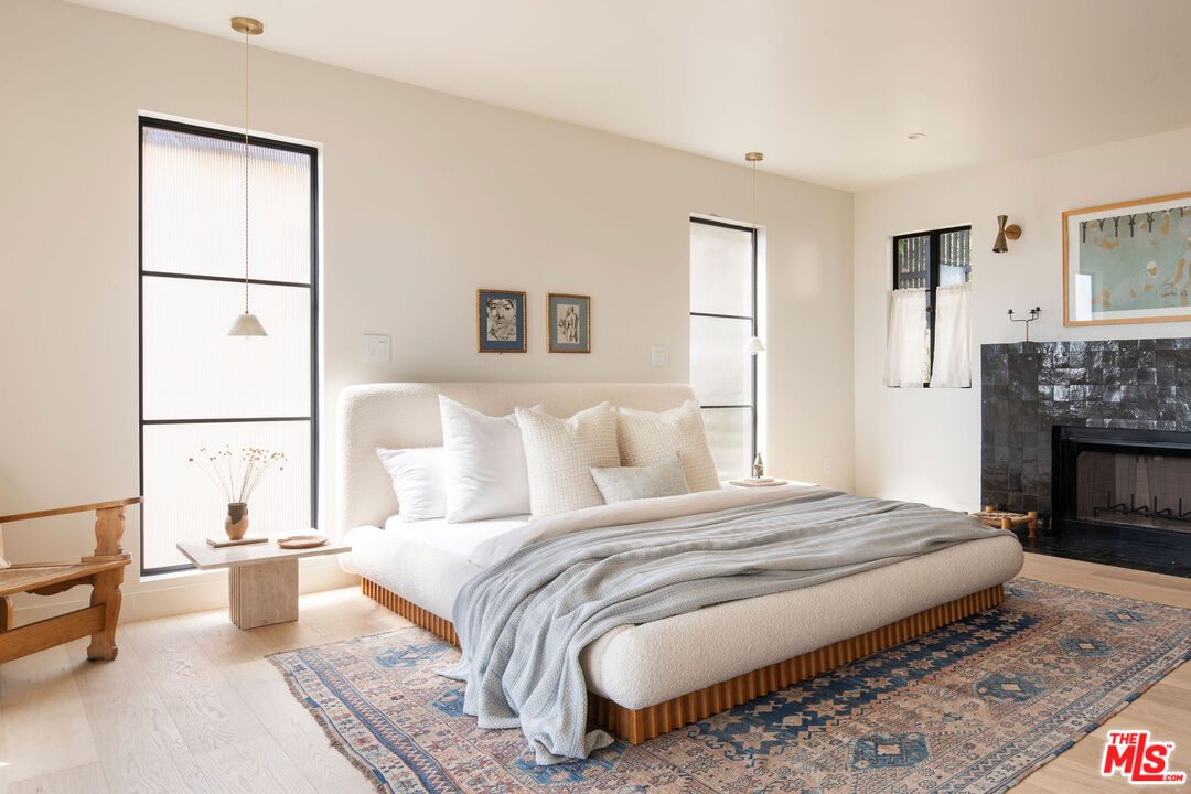 5693 Spreading Oak Drive Los Angeles 5