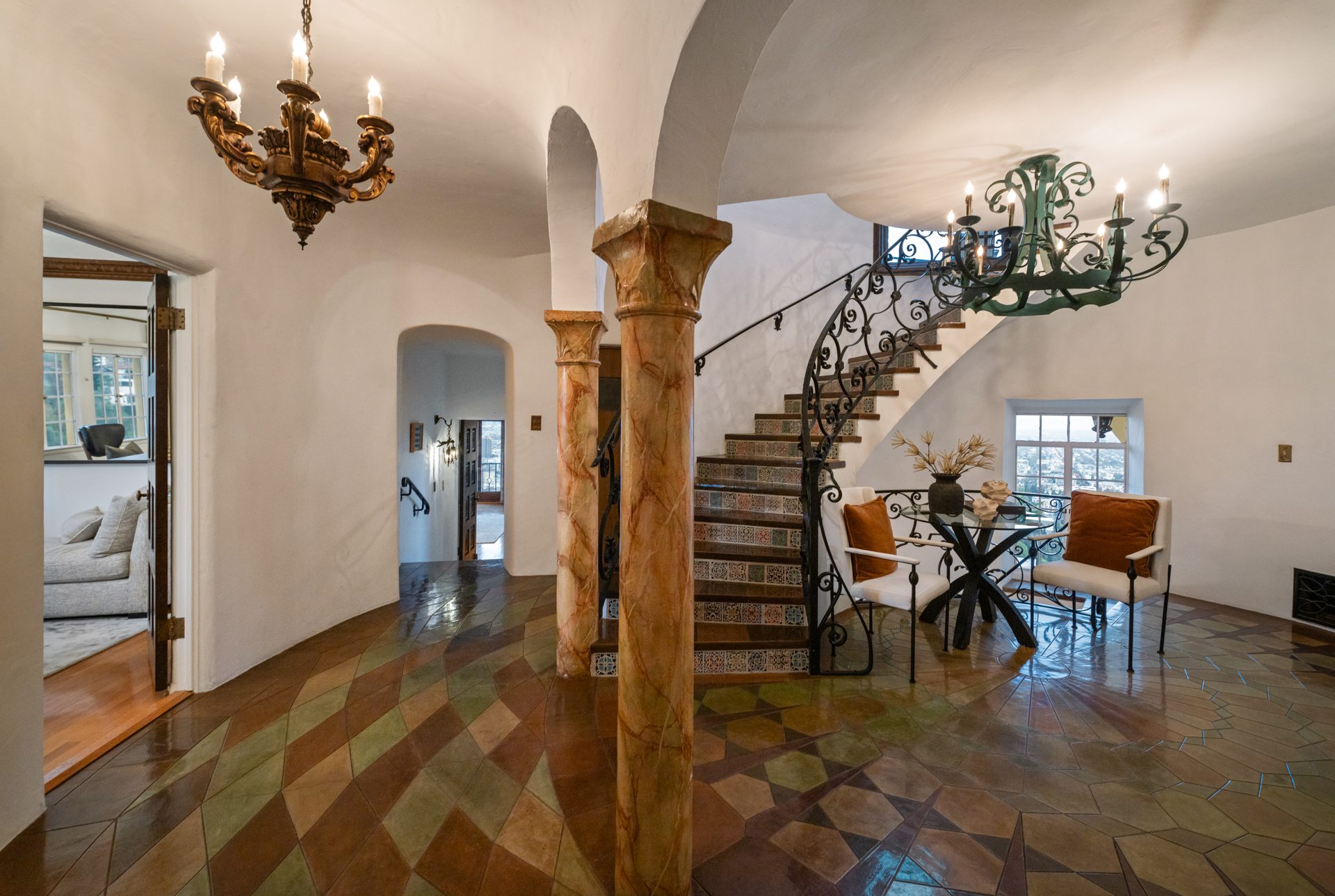 2200 Maravilla Drive Los Angeles 4