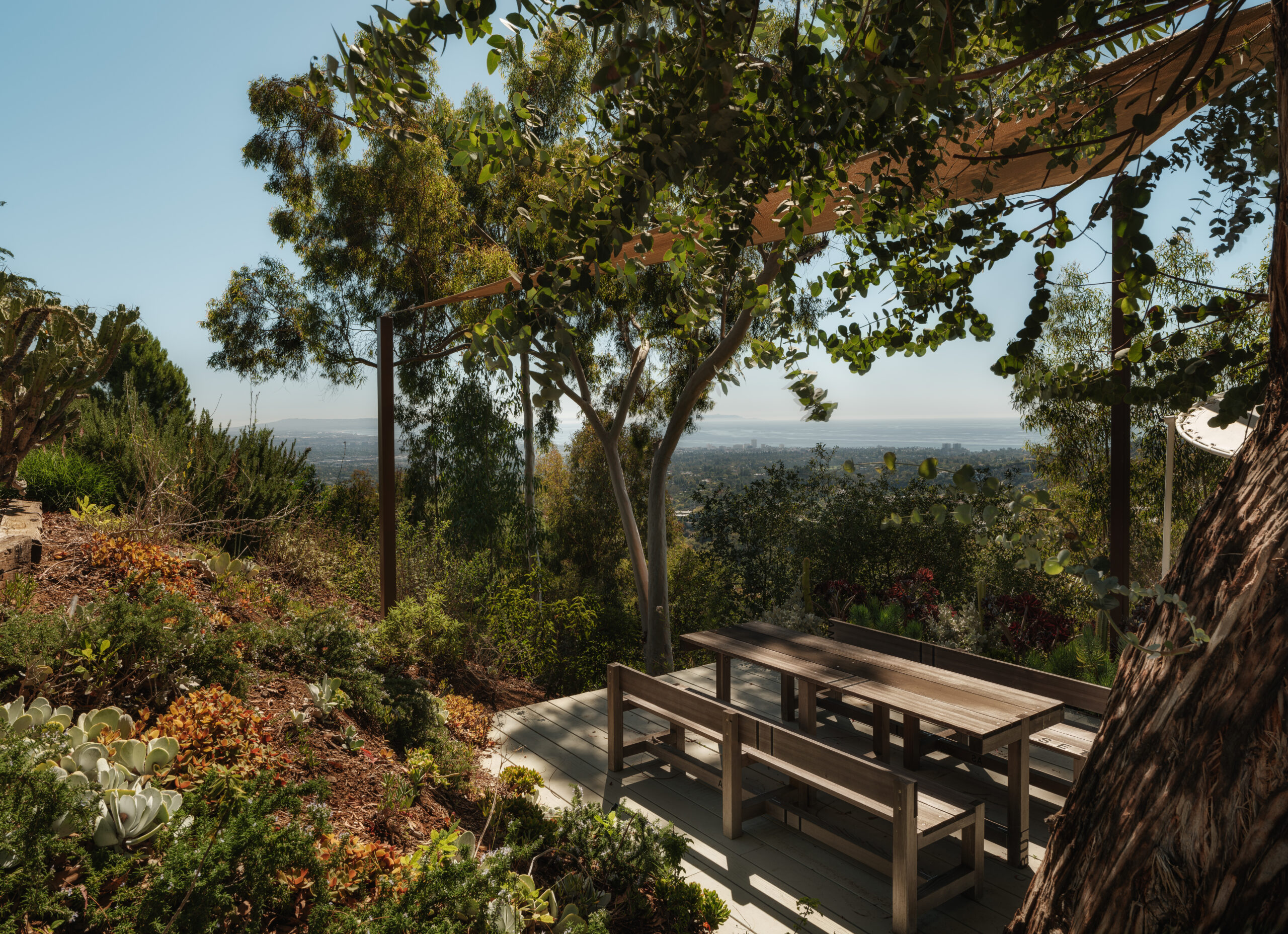 1531 N Tigertail Road Los Angeles 7