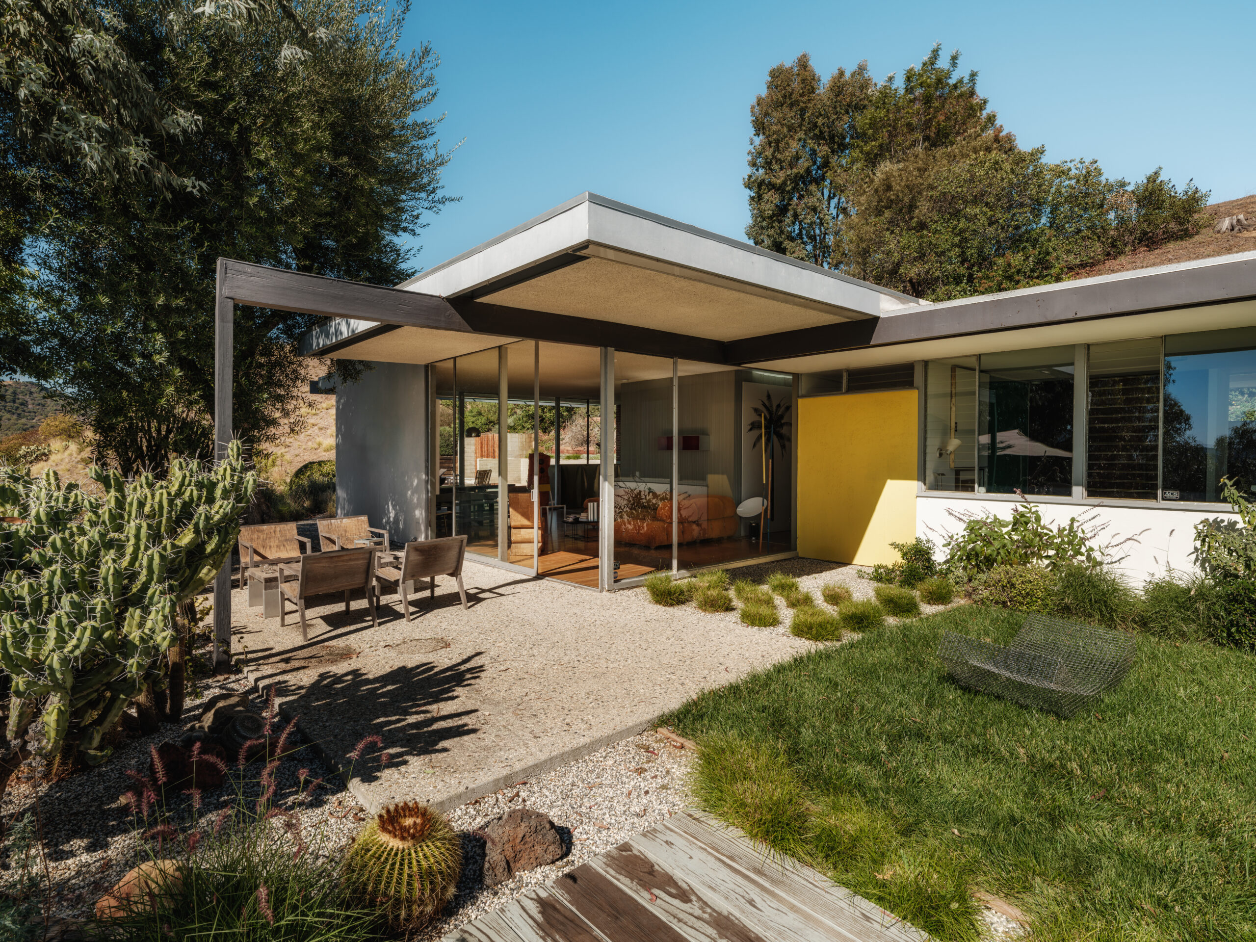 1531 N Tigertail Road Los Angeles