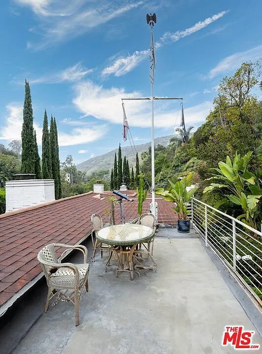 2331 Outpost Drive Los Angeles 7