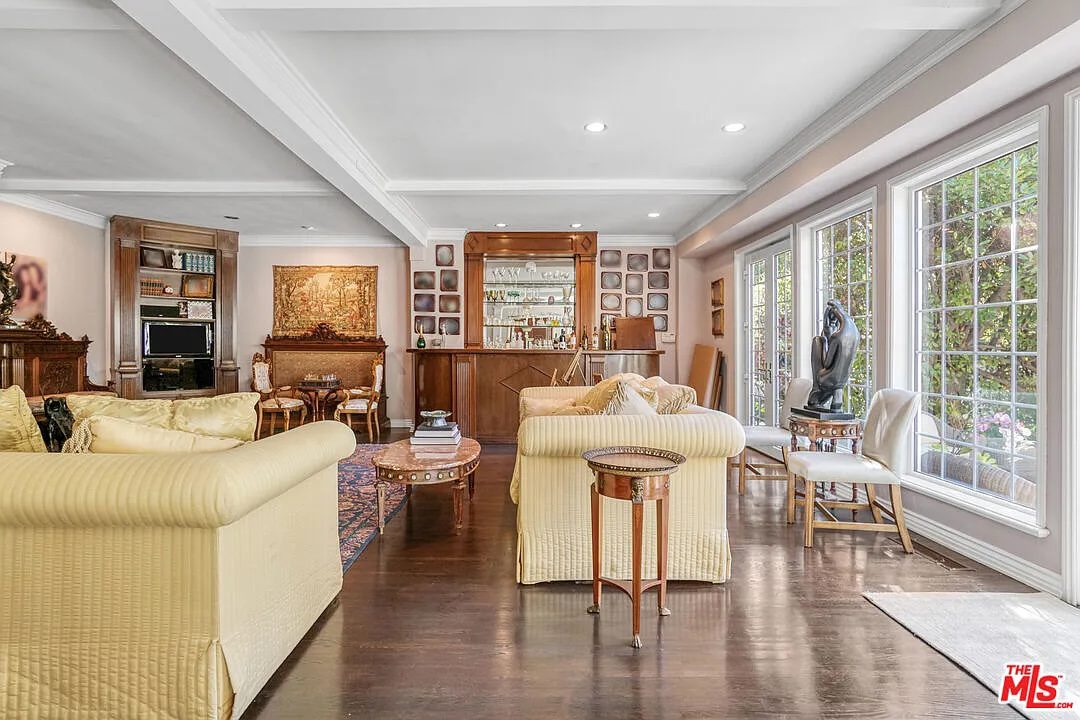 251 N Bristol Avenue Los Angeles 5