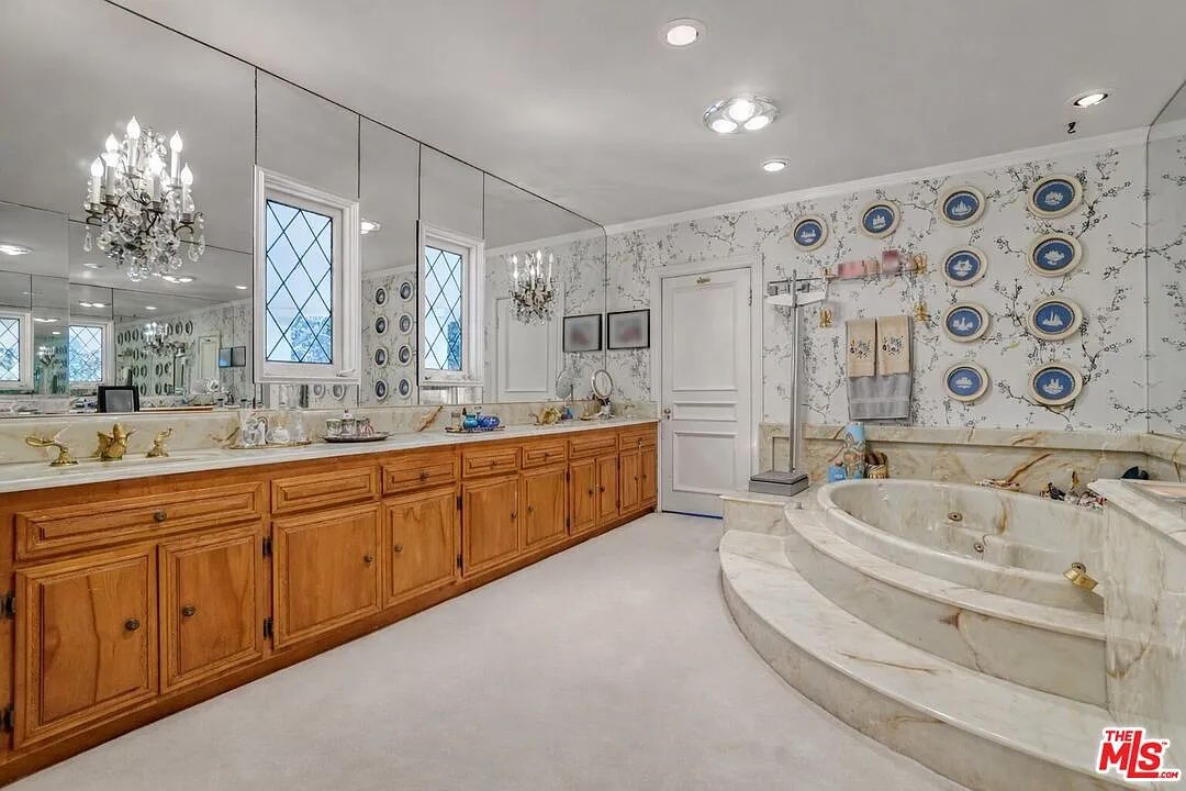 251 N Bristol Avenue Los Angeles 7