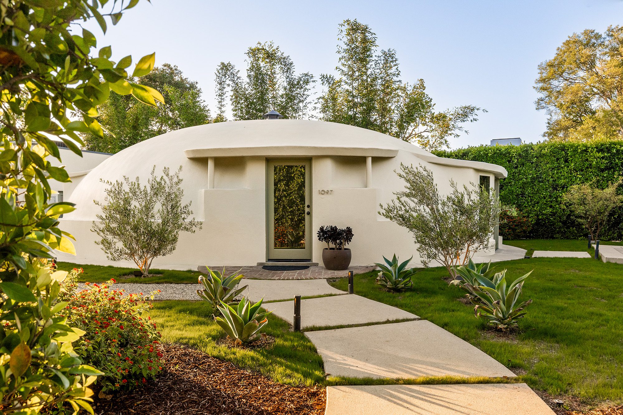 1097 S Los Robles Avenue Pasadena