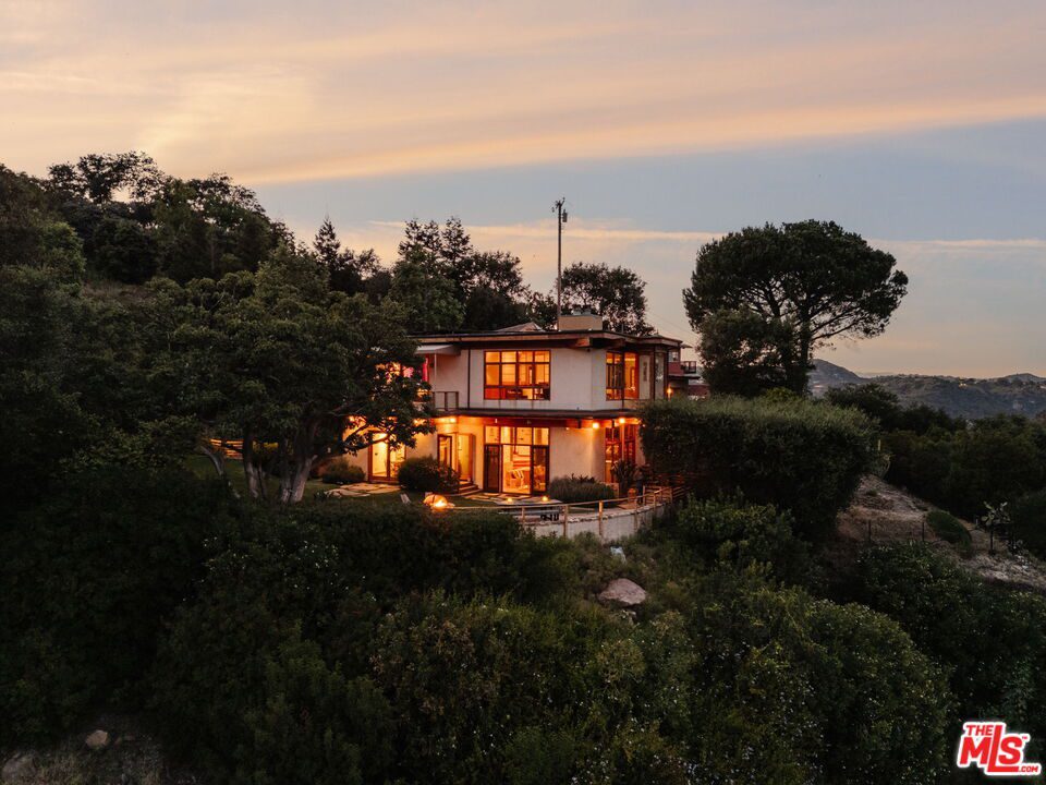 665 Sky Line Trail Topanga