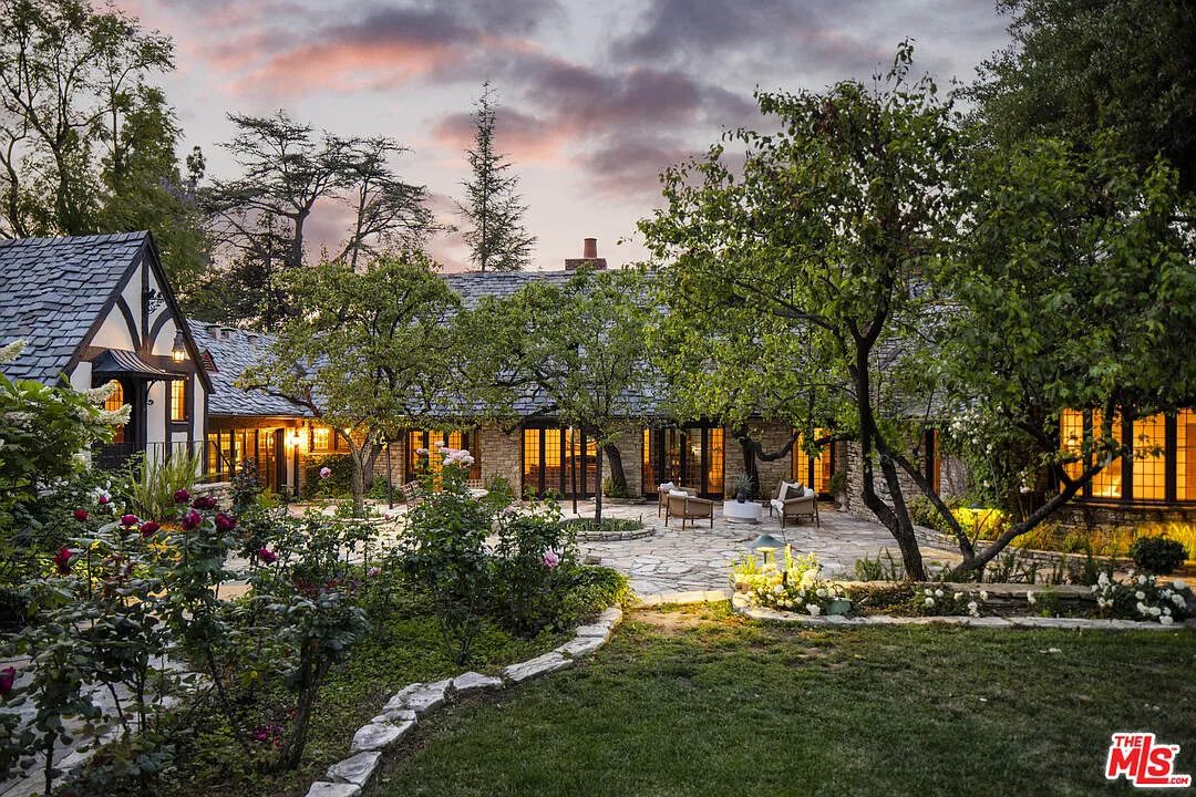 4934 Queen Florence Lane Woodland Hills