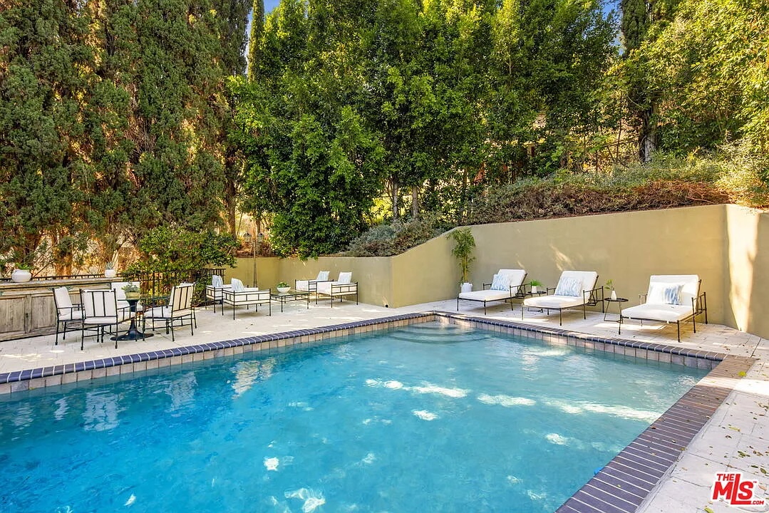 3225 Oakshire Drive Los Angeles 7