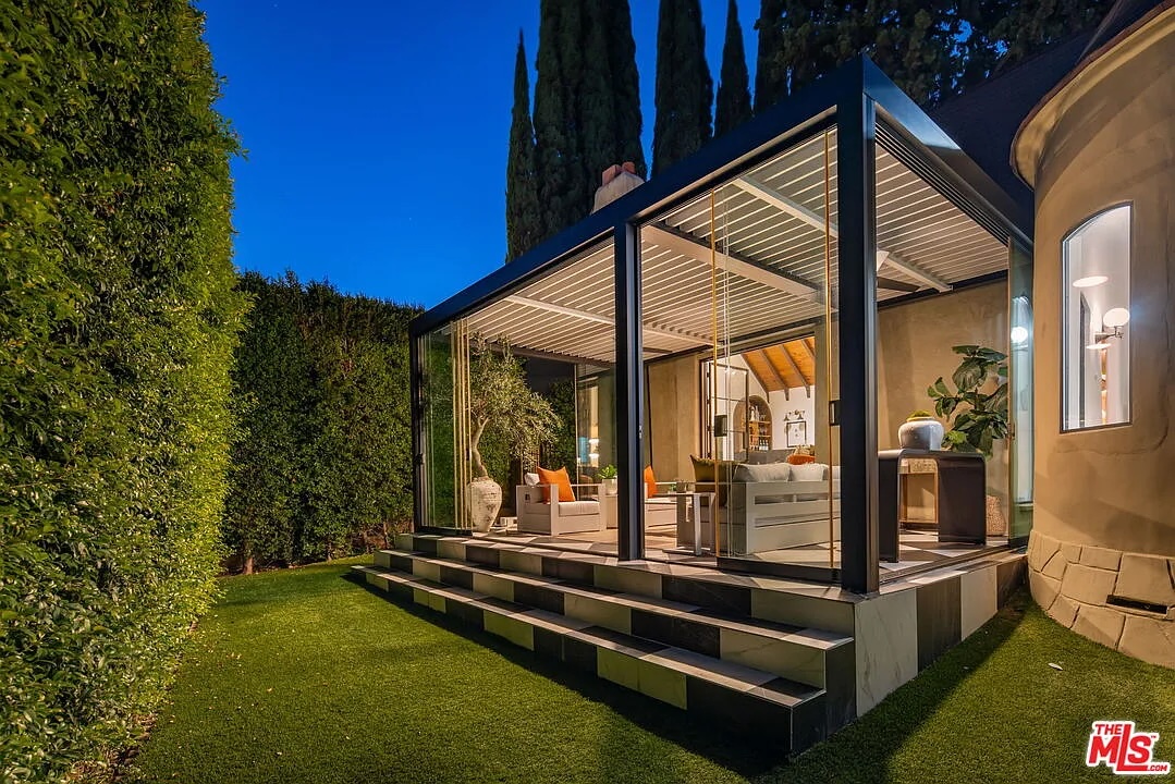 3225 Oakshire Drive Los Angeles 8