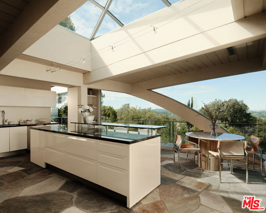 624 Cole Place Beverly Hills 4