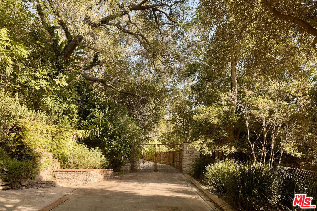 1372 Benedict Canyon Drive Beverly Hills 2