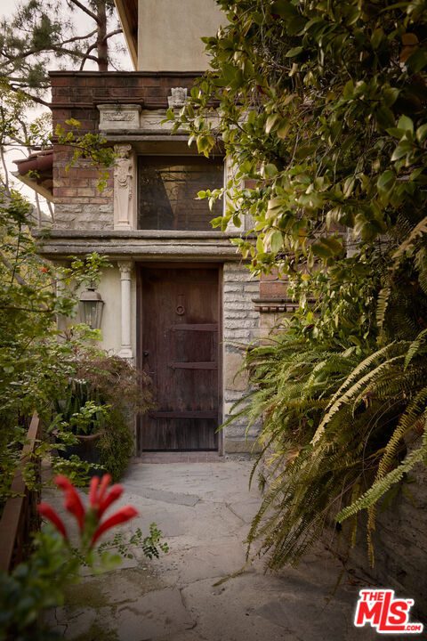 1372 Benedict Canyon Drive Beverly Hills 3