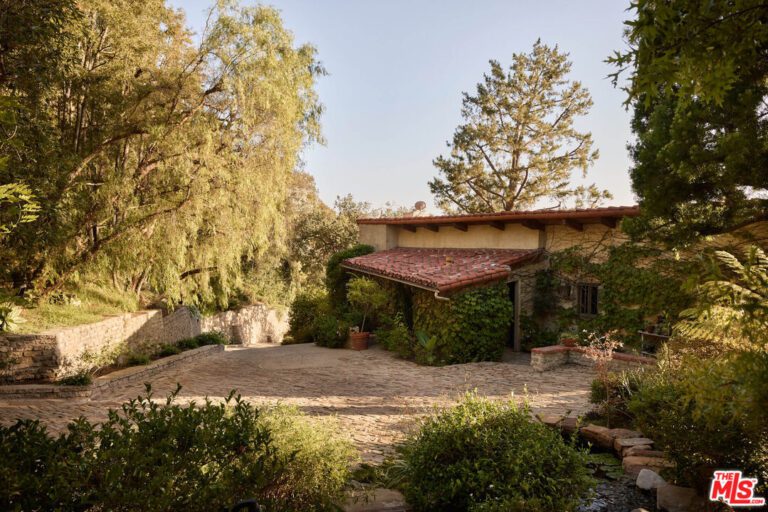 1372 Benedict Canyon Drive Beverly Hills